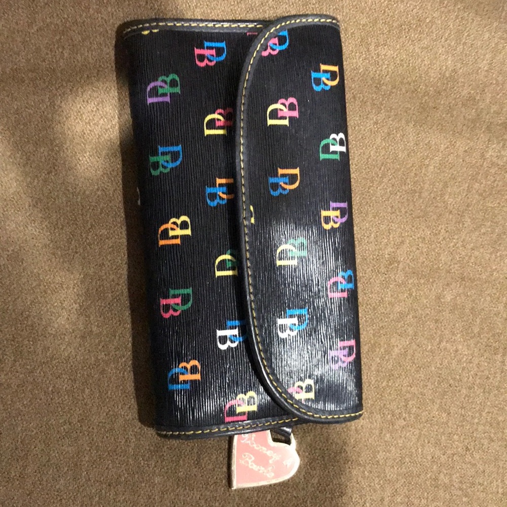Dooney & Bourke wallet